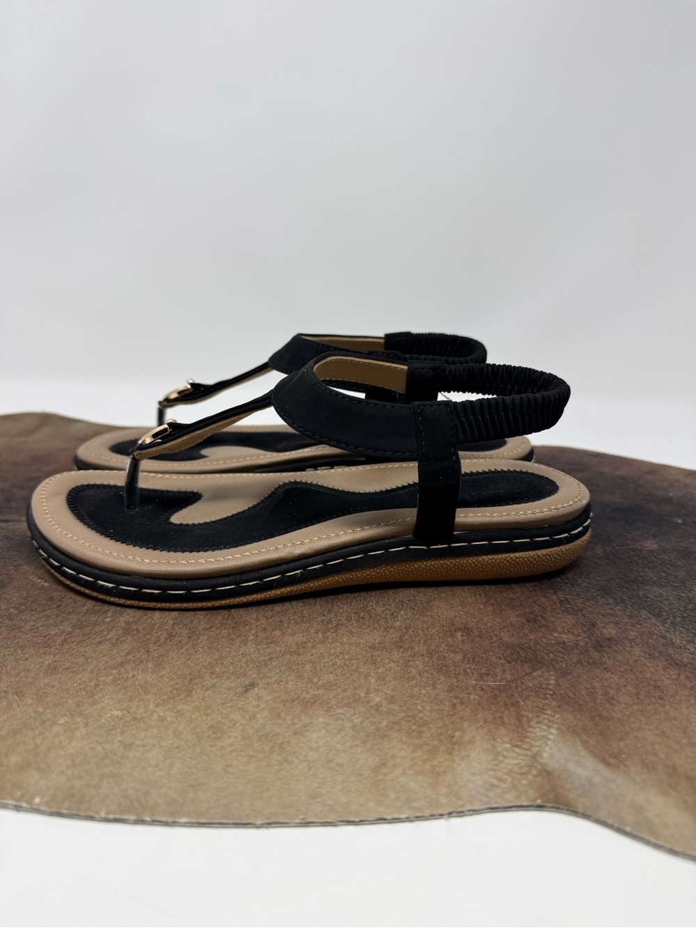 EUC Women's Black and Tan Elastic Back Thong Sandals Sz 38 -8 (VWPDGT)